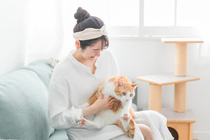 1.過剰なスキンシップ, 2.大声や大げさな動作で接する, 3.強引に抱っこする・抱きしめる, 4.要求されるがままに食べ物を与える, 5.無理に遊びに誘う