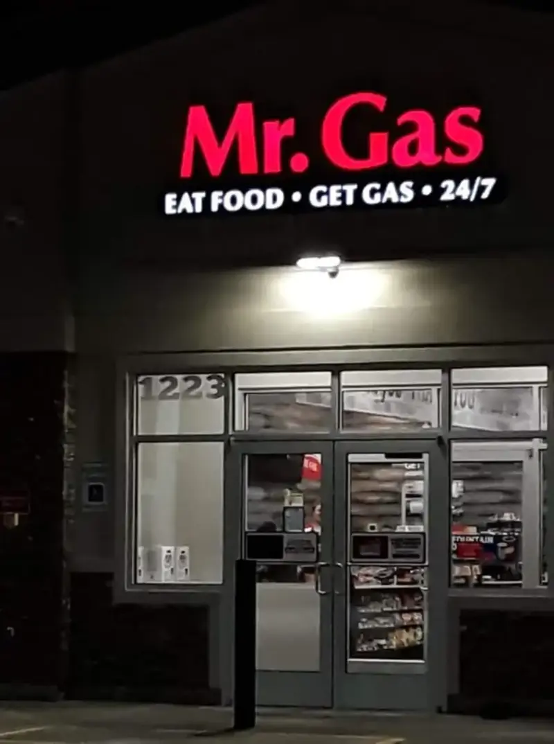19. Mr. Gas: Eat Food, Get Gas, 24/7 1. Speedway took a turn after a short circuit, 2. "Don't even think of parking here, big boy", 3. Because women are always right, 4. "Do marathoners know they don't have to?", 5. "On-site home refinancing to help with gas", 6. "Free Oil Changes on All Teslas", 7. Safe Place, full stop, 8. "The first five days after the weekend are the hardest", 9. "We have gluten-free gas", 10. "Free gas: all exits, all stations, all pumps, all the time", 11. Regular .19, Diesel .79, Milk .79, 12. "Naming the dog 'Shark' at the beach was a mistake", 13. "We don't care, just be fresh & wash your hands", 14. "Donuts and beer now here", 15. "Muffins spelled backward is what you do when they're done", 16. Unleaded .59, Diesel .99, Slurpee .00, 17. "Bought a chicken to make sandwiches. It won't", 18. "If y'all could stop driving off with our hoses…", 19. Mr. Gas: Eat Food, Get Gas, 24/7