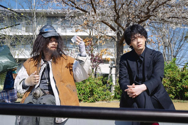 中村倫也は「努力して天才になったことが分かる」, 「“本当のバディ”になっていくところをどう描くか」, 中村倫也“陣内”と井浦新“ジウ”のたわむれは「二人の知性を表現」, 視聴者の鋭い考察に「すっごいプレッシャーですよね(笑)」