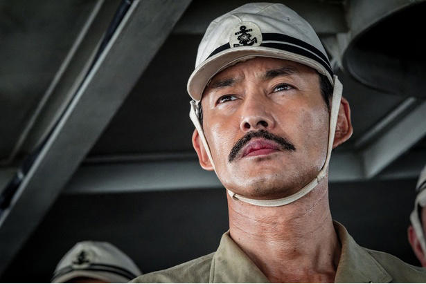 数多くの激戦をくぐり抜け、ほぼ無傷で終戦まで生き残った駆逐艦「雪風」, “死に損なった人間”という思いを抱える雪風の新艦長、寺澤一利, 上司からの信頼は厚く、若手からも慕われる先任伍長、早瀬幸平, かつて早瀬に命を救われた若き水雷員、井上壮太, 早瀬のまっすぐな想いに触れ、内面に変化が起こっていく寺澤の再生の物語