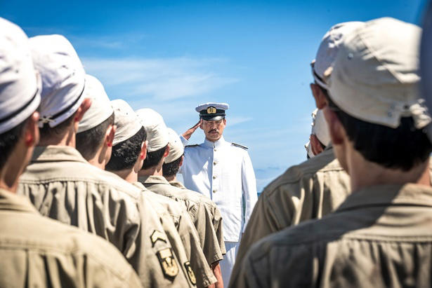 数多くの激戦をくぐり抜け、ほぼ無傷で終戦まで生き残った駆逐艦「雪風」, “死に損なった人間”という思いを抱える雪風の新艦長、寺澤一利, 上司からの信頼は厚く、若手からも慕われる先任伍長、早瀬幸平, かつて早瀬に命を救われた若き水雷員、井上壮太, 早瀬のまっすぐな想いに触れ、内面に変化が起こっていく寺澤の再生の物語