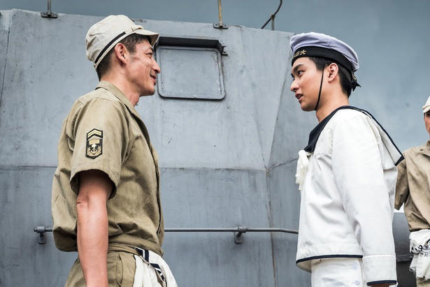 数多くの激戦をくぐり抜け、ほぼ無傷で終戦まで生き残った駆逐艦「雪風」, “死に損なった人間”という思いを抱える雪風の新艦長、寺澤一利, 上司からの信頼は厚く、若手からも慕われる先任伍長、早瀬幸平, かつて早瀬に命を救われた若き水雷員、井上壮太, 早瀬のまっすぐな想いに触れ、内面に変化が起こっていく寺澤の再生の物語