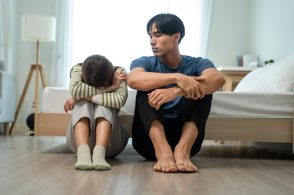 4. They don't say sorry 1. They're manipulative, 2. They're judgmental, 3. They don't take responsibility for their feelings, 4. They don't say sorry, 5. They are inconsistent, 6. They make you prove yourself, 7. They make you defend yourself, 8. They're not caring or supportive