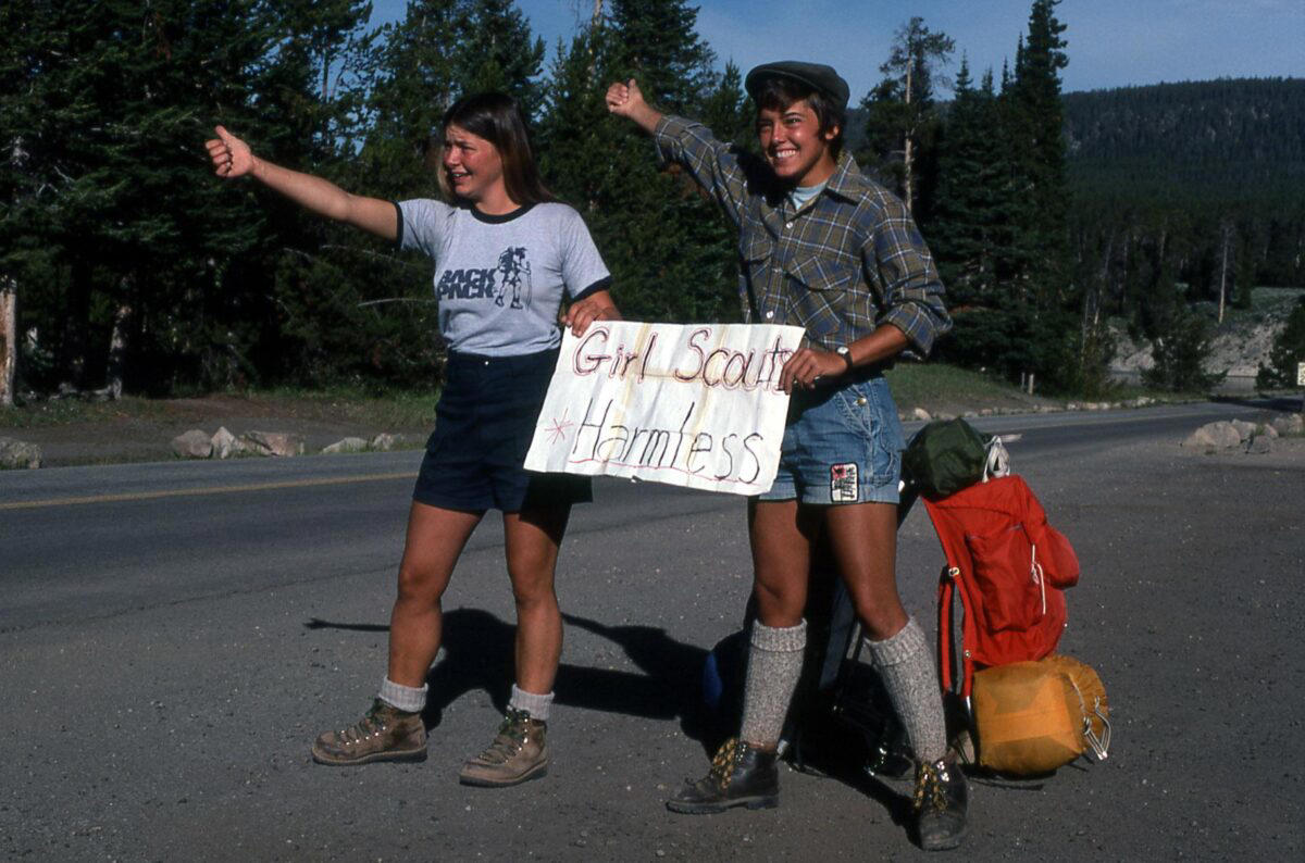 20 Retro Photos of Hitchhiking in the ’70s and ’80s 1. Three Women Hitchhike Along Highway 1 in Big Sur, California, 1971, 2. Washington, D.C.-Bound Hitchhiker Seen on the New Jersey Turnpike, 1971, 3. ‘Make Sure To Smile and Not Look Like a Serial Killer’, 4. Fashion Shoot or Hitchhiker?, 5. ‘Two Women Hitchhiking in Toronto, Canada, 1974’, 6. Hippies Flash the Peace Sign as They Hitchhike, 1971, 7. ‘My Dad, Hitchhiking From Michigan to California, 1973’, 8. ‘My Mom Hitchhiking in California, 1972’, 9. A Hitchhiker Pictured With His Dog Tripper on Route 66, May 1972, 10. ‘My Dad Hitchhiking in Canada at 15 Years Old, 1974’, 11. Hitchhiking on Steroids: Boys Catch a Free Ride on the Back of a City Bus in New York City, 1970, 12. Ozzy Osbourne, aka the Prince of Darkness, Hitchhiking His Way Home, 1977, 13. ‘Hitchhiking in Boston, Massachusetts, Circa Early ’70s’, 14. Two Disheveled Hitchhikers Try Making Their Way to the Willie Nelson 4th of July Picnic Near Austin, Texas, 1980, 15. Paul McCartney of the Beatles Pretends to Hitchhike in Toronto, 1989, 16. A Man Hitchhikes By a Country Road, Circa 1972, 17. ‘My Cool Aunt Hitchhiking Through the Rockies in the ’70s’, 18. A 19-Year-Old Jim Carrey Shows His Unique Method of Hitchhiking, 1981, 19. ‘A Hitchhiker in Luxemburg, 1977’