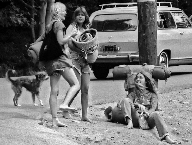 1. Three Women Hitchhike Along Highway 1 in Big Sur, California, 1971 1. Three Women Hitchhike Along Highway 1 in Big Sur, California, 1971, 2. Washington, D.C.-Bound Hitchhiker Seen on the New Jersey Turnpike, 1971, 3. ‘Make Sure To Smile and Not Look Like a Serial Killer’, 4. Fashion Shoot or Hitchhiker?, 5. ‘Two Women Hitchhiking in Toronto, Canada, 1974’, 6. Hippies Flash the Peace Sign as They Hitchhike, 1971, 7. ‘My Dad, Hitchhiking From Michigan to California, 1973’, 8. ‘My Mom Hitchhiking in California, 1972’, 9. A Hitchhiker Pictured With His Dog Tripper on Route 66, May 1972, 10. ‘My Dad Hitchhiking in Canada at 15 Years Old, 1974’, 11. Hitchhiking on Steroids: Boys Catch a Free Ride on the Back of a City Bus in New York City, 1970, 12. Ozzy Osbourne, aka the Prince of Darkness, Hitchhiking His Way Home, 1977, 13. ‘Hitchhiking in Boston, Massachusetts, Circa Early ’70s’, 14. Two Disheveled Hitchhikers Try Making Their Way to the Willie Nelson 4th of July Picnic Near Austin, Texas, 1980, 15. Paul McCartney of the Beatles Pretends to Hitchhike in Toronto, 1989, 16. A Man Hitchhikes By a Country Road, Circa 1972, 17. ‘My Cool Aunt Hitchhiking Through the Rockies in the ’70s’, 18. A 19-Year-Old Jim Carrey Shows His Unique Method of Hitchhiking, 1981, 19. ‘A Hitchhiker in Luxemburg, 1977’