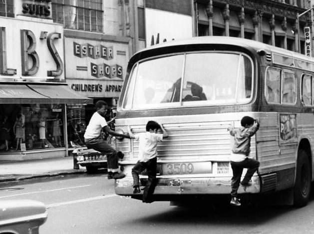 11. Hitchhiking on Steroids: Boys Catch a Free Ride on the Back of a City Bus in New York City, 1970 1. Three Women Hitchhike Along Highway 1 in Big Sur, California, 1971, 2. Washington, D.C.-Bound Hitchhiker Seen on the New Jersey Turnpike, 1971, 3. ‘Make Sure To Smile and Not Look Like a Serial Killer’, 4. Fashion Shoot or Hitchhiker?, 5. ‘Two Women Hitchhiking in Toronto, Canada, 1974’, 6. Hippies Flash the Peace Sign as They Hitchhike, 1971, 7. ‘My Dad, Hitchhiking From Michigan to California, 1973’, 8. ‘My Mom Hitchhiking in California, 1972’, 9. A Hitchhiker Pictured With His Dog Tripper on Route 66, May 1972, 10. ‘My Dad Hitchhiking in Canada at 15 Years Old, 1974’, 11. Hitchhiking on Steroids: Boys Catch a Free Ride on the Back of a City Bus in New York City, 1970, 12. Ozzy Osbourne, aka the Prince of Darkness, Hitchhiking His Way Home, 1977, 13. ‘Hitchhiking in Boston, Massachusetts, Circa Early ’70s’, 14. Two Disheveled Hitchhikers Try Making Their Way to the Willie Nelson 4th of July Picnic Near Austin, Texas, 1980, 15. Paul McCartney of the Beatles Pretends to Hitchhike in Toronto, 1989, 16. A Man Hitchhikes By a Country Road, Circa 1972, 17. ‘My Cool Aunt Hitchhiking Through the Rockies in the ’70s’, 18. A 19-Year-Old Jim Carrey Shows His Unique Method of Hitchhiking, 1981, 19. ‘A Hitchhiker in Luxemburg, 1977’