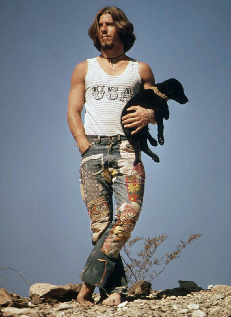 9. A Hitchhiker Pictured With His Dog Tripper on Route 66, May 1972 1. Three Women Hitchhike Along Highway 1 in Big Sur, California, 1971, 2. Washington, D.C.-Bound Hitchhiker Seen on the New Jersey Turnpike, 1971, 3. ‘Make Sure To Smile and Not Look Like a Serial Killer’, 4. Fashion Shoot or Hitchhiker?, 5. ‘Two Women Hitchhiking in Toronto, Canada, 1974’, 6. Hippies Flash the Peace Sign as They Hitchhike, 1971, 7. ‘My Dad, Hitchhiking From Michigan to California, 1973’, 8. ‘My Mom Hitchhiking in California, 1972’, 9. A Hitchhiker Pictured With His Dog Tripper on Route 66, May 1972, 10. ‘My Dad Hitchhiking in Canada at 15 Years Old, 1974’, 11. Hitchhiking on Steroids: Boys Catch a Free Ride on the Back of a City Bus in New York City, 1970, 12. Ozzy Osbourne, aka the Prince of Darkness, Hitchhiking His Way Home, 1977, 13. ‘Hitchhiking in Boston, Massachusetts, Circa Early ’70s’, 14. Two Disheveled Hitchhikers Try Making Their Way to the Willie Nelson 4th of July Picnic Near Austin, Texas, 1980, 15. Paul McCartney of the Beatles Pretends to Hitchhike in Toronto, 1989, 16. A Man Hitchhikes By a Country Road, Circa 1972, 17. ‘My Cool Aunt Hitchhiking Through the Rockies in the ’70s’, 18. A 19-Year-Old Jim Carrey Shows His Unique Method of Hitchhiking, 1981, 19. ‘A Hitchhiker in Luxemburg, 1977’