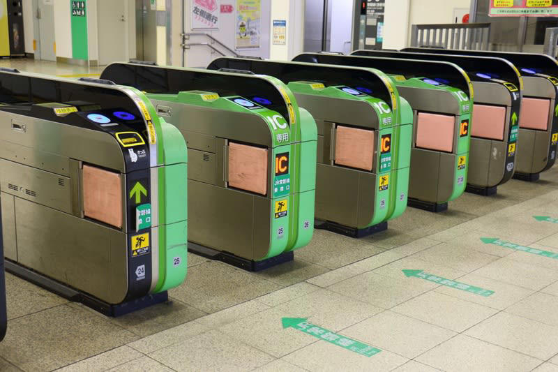 青春18きっぷとは？, 「青春18きっぷ」の由来, 青春18きっぷの販売期間と利用期間, 【2025年夏季「青春18きっぷ」】価格と期間の早見表, 青春18きっぷの購入方法, 青春18きっぷの基本的なルールと注意点, 青春18きっぷで利用できる列車は？, 観光列車にも乗れる！, 「青春18きっぷ北海道新幹線オプション券」とは？, 特例として特急列車に乗れる区間は？, 特例として利用できる私鉄と区間は？, 青春18きっぷで、東京から大阪までは 何時間で移動できるの？