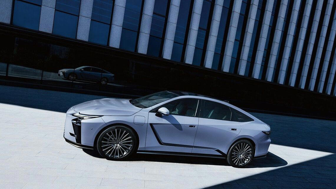2025年、生産終了相次ぐ。レクサスの車種整理について, 2025年度、3車種のEV導入をアナウンス, 事故回避と電動化の親和性, 電動化で変わる移動の概念