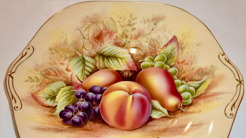 Aynsley Orchard Gold Franciscan Desert Rose (USA-made), Pfaltzgraff Yorktowne, Noritake Savannah, Lenox Eternal, Royal Albert Lavender Rose, Wedgwood Kutani Crane, Homer Laughlin Eggshell Nautilus, Royal Doulton Carlyle, Syracuse China Old Ivory, Noritake Rothschild, Spode Blue Italian, Rosenthal Sanssouci, Limoges Haviland Schleiger Patterns, Wedgwood Amherst, Royal Worcester Evesham Gold, Lenox Autumn, Royal Copenhagen Blue Fluted Half Lace, Minton Ancestral, Aynsley Orchard Gold, Wedgwood Florentine Turquoise, Coalport Indian Tree, Herend Rothschild Bird