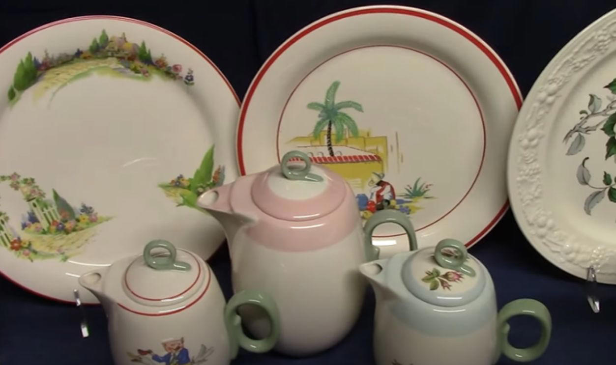 Homer Laughlin Eggshell Nautilus Franciscan Desert Rose (USA-made), Pfaltzgraff Yorktowne, Noritake Savannah, Lenox Eternal, Royal Albert Lavender Rose, Wedgwood Kutani Crane, Homer Laughlin Eggshell Nautilus, Royal Doulton Carlyle, Syracuse China Old Ivory, Noritake Rothschild, Spode Blue Italian, Rosenthal Sanssouci, Limoges Haviland Schleiger Patterns, Wedgwood Amherst, Royal Worcester Evesham Gold, Lenox Autumn, Royal Copenhagen Blue Fluted Half Lace, Minton Ancestral, Aynsley Orchard Gold, Wedgwood Florentine Turquoise, Coalport Indian Tree, Herend Rothschild Bird
