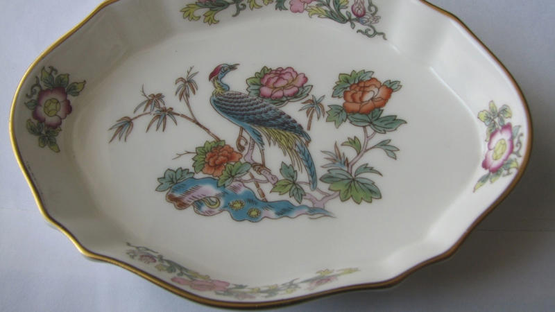 Wedgwood Kutani Crane Franciscan Desert Rose (USA-made), Pfaltzgraff Yorktowne, Noritake Savannah, Lenox Eternal, Royal Albert Lavender Rose, Wedgwood Kutani Crane, Homer Laughlin Eggshell Nautilus, Royal Doulton Carlyle, Syracuse China Old Ivory, Noritake Rothschild, Spode Blue Italian, Rosenthal Sanssouci, Limoges Haviland Schleiger Patterns, Wedgwood Amherst, Royal Worcester Evesham Gold, Lenox Autumn, Royal Copenhagen Blue Fluted Half Lace, Minton Ancestral, Aynsley Orchard Gold, Wedgwood Florentine Turquoise, Coalport Indian Tree, Herend Rothschild Bird
