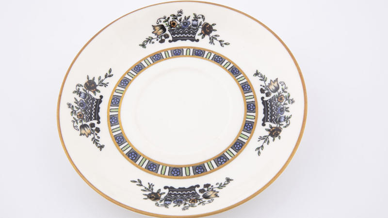Syracuse China Old Ivory Franciscan Desert Rose (USA-made), Pfaltzgraff Yorktowne, Noritake Savannah, Lenox Eternal, Royal Albert Lavender Rose, Wedgwood Kutani Crane, Homer Laughlin Eggshell Nautilus, Royal Doulton Carlyle, Syracuse China Old Ivory, Noritake Rothschild, Spode Blue Italian, Rosenthal Sanssouci, Limoges Haviland Schleiger Patterns, Wedgwood Amherst, Royal Worcester Evesham Gold, Lenox Autumn, Royal Copenhagen Blue Fluted Half Lace, Minton Ancestral, Aynsley Orchard Gold, Wedgwood Florentine Turquoise, Coalport Indian Tree, Herend Rothschild Bird