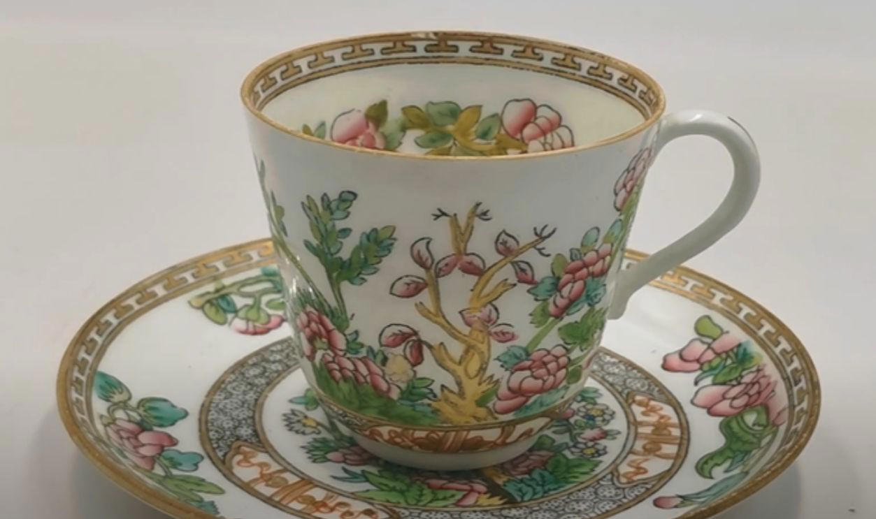 Coalport Indian Tree Franciscan Desert Rose (USA-made), Pfaltzgraff Yorktowne, Noritake Savannah, Lenox Eternal, Royal Albert Lavender Rose, Wedgwood Kutani Crane, Homer Laughlin Eggshell Nautilus, Royal Doulton Carlyle, Syracuse China Old Ivory, Noritake Rothschild, Spode Blue Italian, Rosenthal Sanssouci, Limoges Haviland Schleiger Patterns, Wedgwood Amherst, Royal Worcester Evesham Gold, Lenox Autumn, Royal Copenhagen Blue Fluted Half Lace, Minton Ancestral, Aynsley Orchard Gold, Wedgwood Florentine Turquoise, Coalport Indian Tree, Herend Rothschild Bird