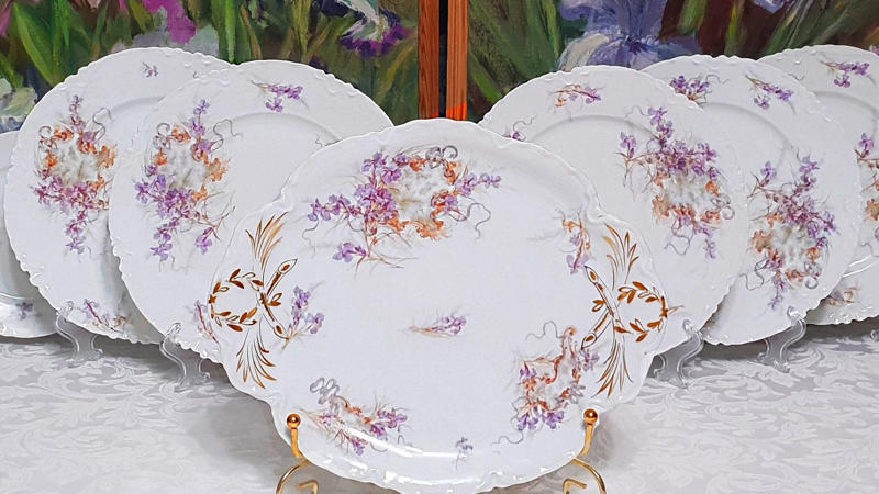 Limoges Haviland Schleiger Patterns Franciscan Desert Rose (USA-made), Pfaltzgraff Yorktowne, Noritake Savannah, Lenox Eternal, Royal Albert Lavender Rose, Wedgwood Kutani Crane, Homer Laughlin Eggshell Nautilus, Royal Doulton Carlyle, Syracuse China Old Ivory, Noritake Rothschild, Spode Blue Italian, Rosenthal Sanssouci, Limoges Haviland Schleiger Patterns, Wedgwood Amherst, Royal Worcester Evesham Gold, Lenox Autumn, Royal Copenhagen Blue Fluted Half Lace, Minton Ancestral, Aynsley Orchard Gold, Wedgwood Florentine Turquoise, Coalport Indian Tree, Herend Rothschild Bird