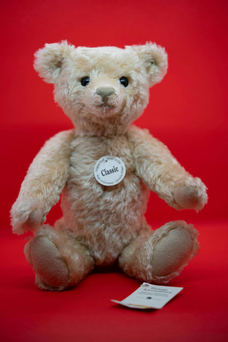 Beanie Babies Old Vinyl Records, Vintage Toys From Your Childhood, Pokemon Cards, Baseball Cards, Vintage Christmas Ornaments, Vintage Board Games, First Edition Books, Vintage Dishware and China, Vintage Costume Jewelry, Old Musical Instruments, Vintage Electronics, Beanie Babies
