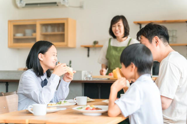  「美談」に感じた違和感。教育現場で起きている“肩代わり”,  「親の役割放棄」で教育が崩れる。現場の叫び,  「支援」は万能薬ではない。必要なのは“価値観”の転換, 教師は福祉職ではない。“本来の教育”を取り戻すために