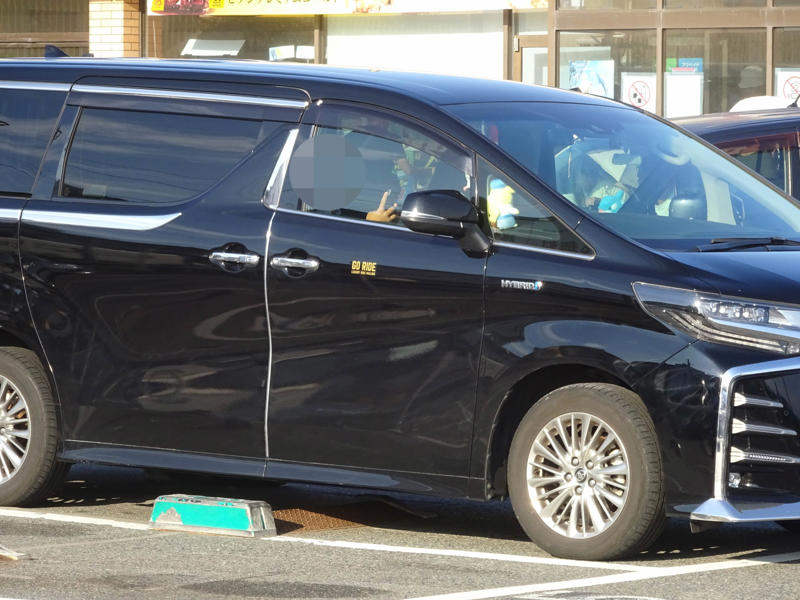 アジア全土で人気沸騰の「聖地」で放置された大問題, 病院の敷地でやりたい放題, “白タク”運転手の巧妙で悪質な手口, 江ノ電はパンク状態…高校生の日常にも影響