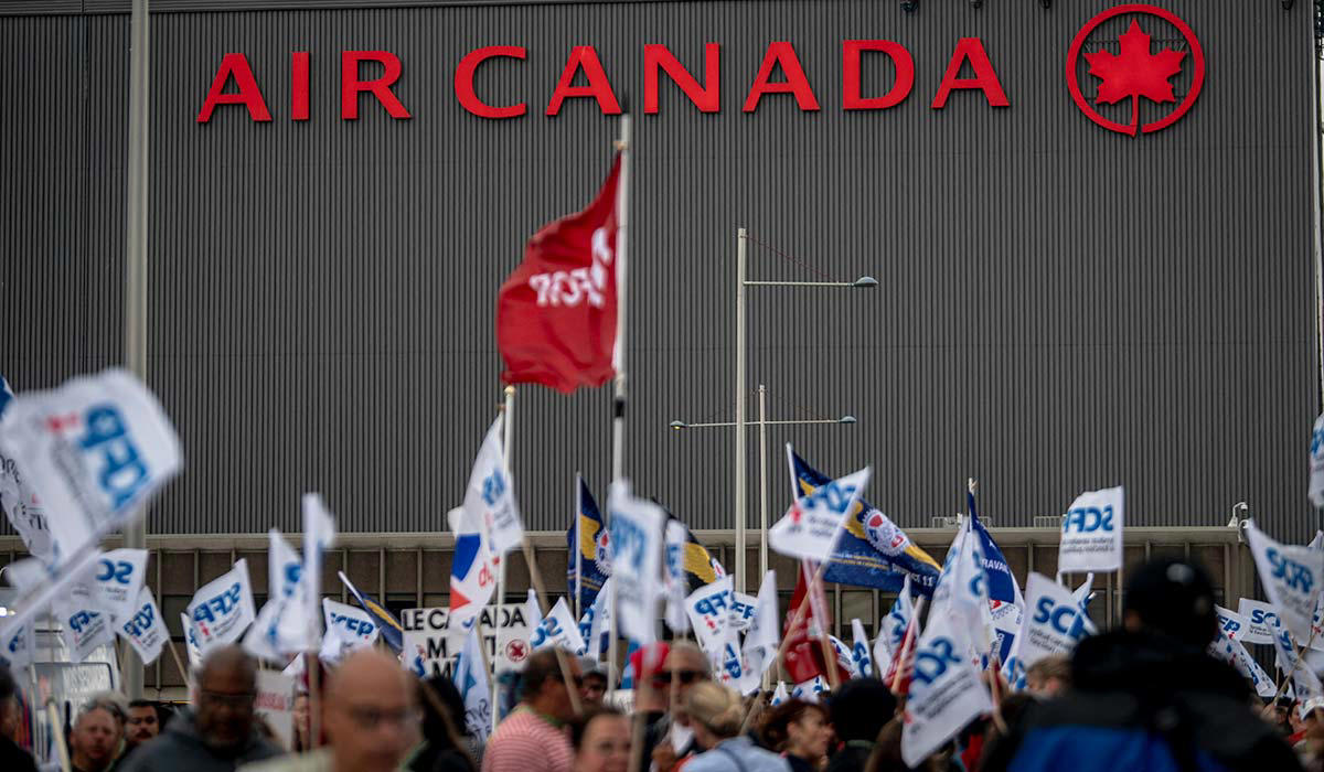 AIR CANADA SHARES DOWN RISK OF JAIL TIME, STRIKES SET TO CONTINUE, 'WE'RE LOOKING FOR A SOLUTION HERE', CARNEY PUSHES FOR SOLUTION, AIR CANADA SHARES DOWN, STAFF WILL BE HELD ACCOUNTABLE, 'THERE IS NO LOCKOUT IN PLACE', STAFF ASK FOR AIR TRANSAT RATES, FULL REFUNDS FOR PASSENGERS, WHAT DID AIR CANADA OFFER?