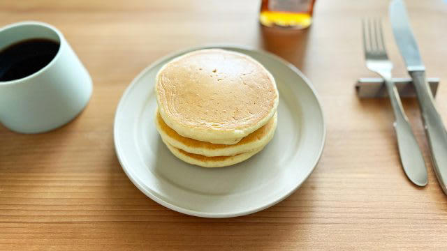 【1】朝ごはんワンプレートやディナー用にも｜miranda M（24cm丸皿）, 【2】マットな質感で使い勝手よし｜flat 7plate（22cm丸皿）, 【3】パンやケーキ、小さなおかずに｜miranda S（18cm丸皿）, 【4】パン皿ならこちらもおすすめの定番サイズ｜flat 5plate（16cm丸皿）, 今日の朝食がもっと整う、頼れるプレート, 暮らしが楽しくなるアイテムが揃うオンラインストア「Aima」