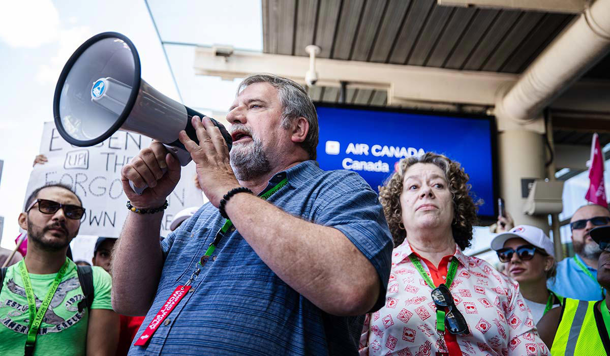 'WE'RE LOOKING FOR A SOLUTION HERE' RISK OF JAIL TIME, STRIKES SET TO CONTINUE, 'WE'RE LOOKING FOR A SOLUTION HERE', CARNEY PUSHES FOR SOLUTION, AIR CANADA SHARES DOWN, STAFF WILL BE HELD ACCOUNTABLE, 'THERE IS NO LOCKOUT IN PLACE', STAFF ASK FOR AIR TRANSAT RATES, FULL REFUNDS FOR PASSENGERS, WHAT DID AIR CANADA OFFER?