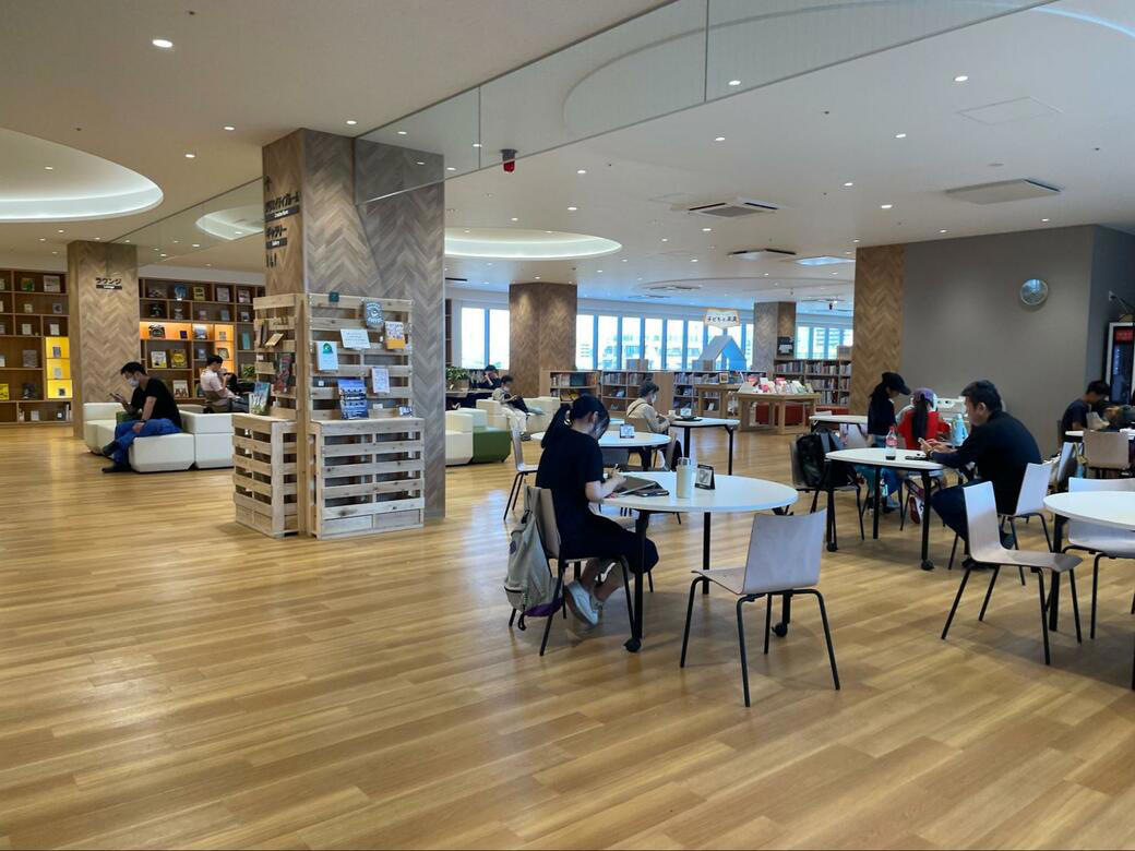 小さな駅と大きなタワマン, チェーン店が多いテナント, 十条銀座に勝つのは確かに大変そうだ…, ラウンジには子どもがたくさんいた, タワマンと溶け合っていく十条の暮らし, 原風景としての「タワマン」