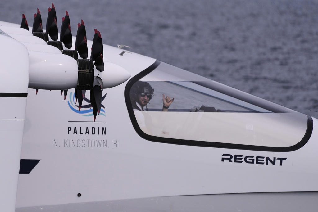 Who will ride a seaglider?, Taking flight but not an aircraft, Capitalizing on concerns over tensions with China, Floating past Interstate 95