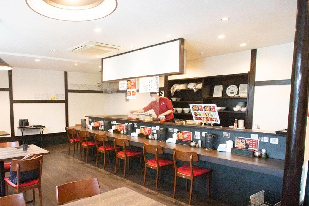 道の駅で出会った麻婆豆腐のおいしさに衝撃を受ける, 日本で売っている豆板醤は「唐辛子の塩漬け」に近い, スナックの常連さんに麻婆豆腐が大ウケ, レシピを元に四苦八苦しながら豆板醤づくり, 商品化は「自宅で簡単においしく」がポイント, 知ってもらうために店舗オープン, 店舗オープンに際して調味料を開発, 「味変」からの「麻薬ラー油ご飯」にチャレンジ, 麻婆豆腐をもっと誰もが、気軽に食べられる存在に