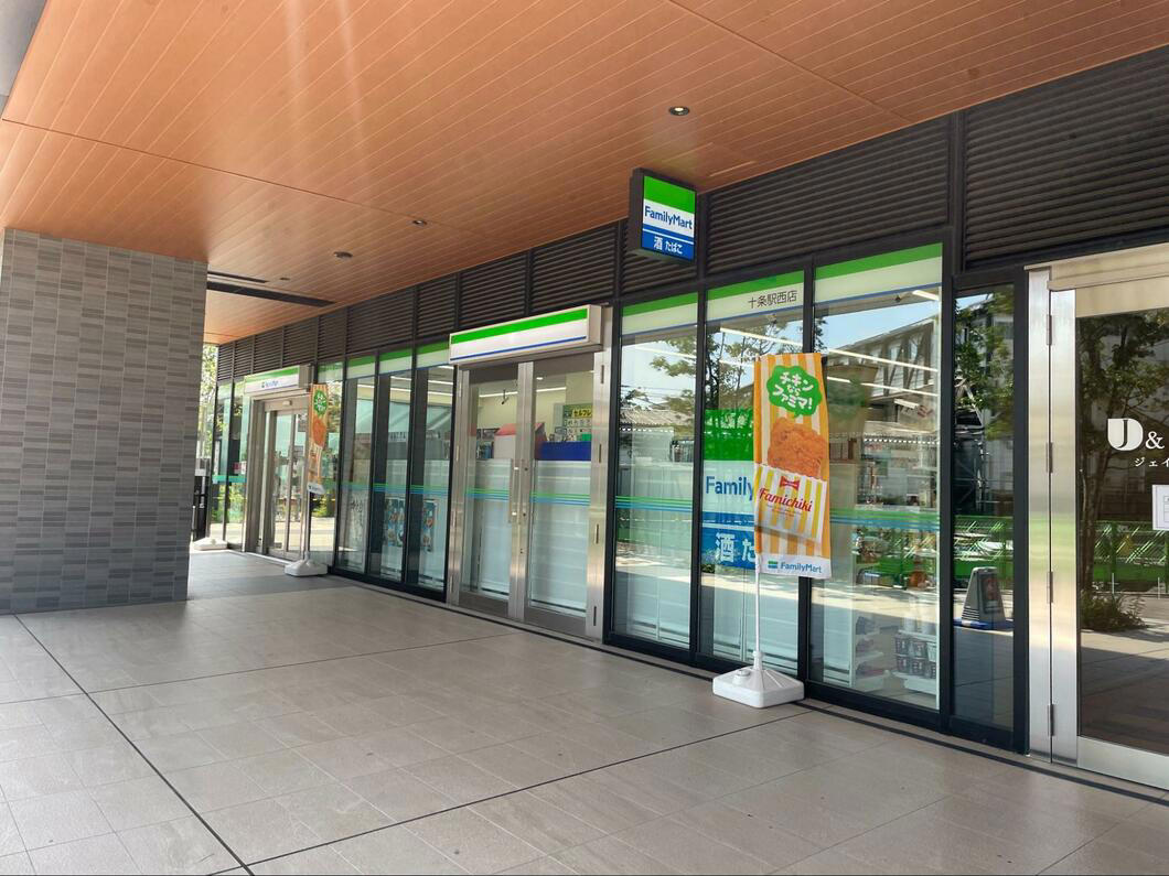 小さな駅と大きなタワマン, チェーン店が多いテナント, 十条銀座に勝つのは確かに大変そうだ…, ラウンジには子どもがたくさんいた, タワマンと溶け合っていく十条の暮らし, 原風景としての「タワマン」