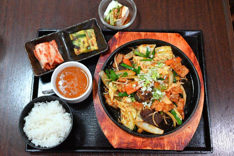 珍しい具材で新しい食感と味「石焼ピビンバ定食」, 真夏でも注文する人多数！「スンドゥブチゲ定食」, 店主の母秘伝のタレを使った「ホルモン炒め定食」, 韓国料理をもっと身近にもっと日常で……, 高麗苑スラの基本情報