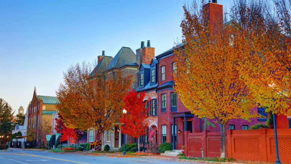 How Much Does It Cost To Go To Tennessee For A Weekend?, Nashville, Tennessee – Where Every Street Sings Its Own Song, Memphis, Tennessee – Soulful Sounds And Southern Legends, Chattanooga, Tennessee – Scenic Views And Underground Adventures, Knoxville, Tennessee – The Gateway To Outdoor Fun, Gatlinburg, Tennessee – Where The Mountains Touch The Sky, Franklin, Tennessee – Southern Charm Meets Civil War History, The Natchez Trace Parkway – A Road Trip Through Time And Nature, Frequently Asked Questions