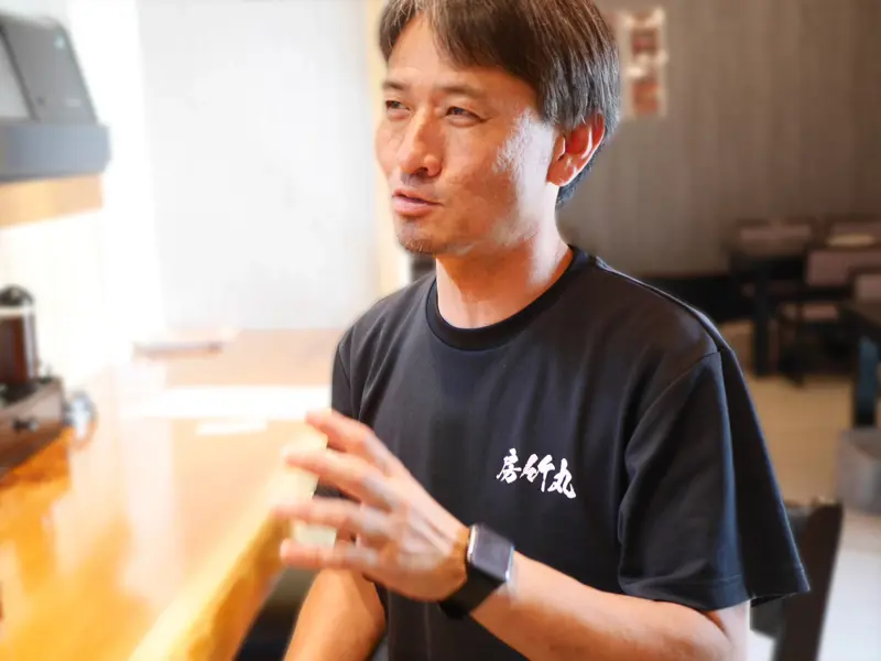 分厚い切り身で“魚を食べる”贅沢体験, 漁師×料理人、本物を知る店主のこだわり, 小鉢に広がる、もう一つの魚の世界, 今日だけの“海の定食”を味わいに