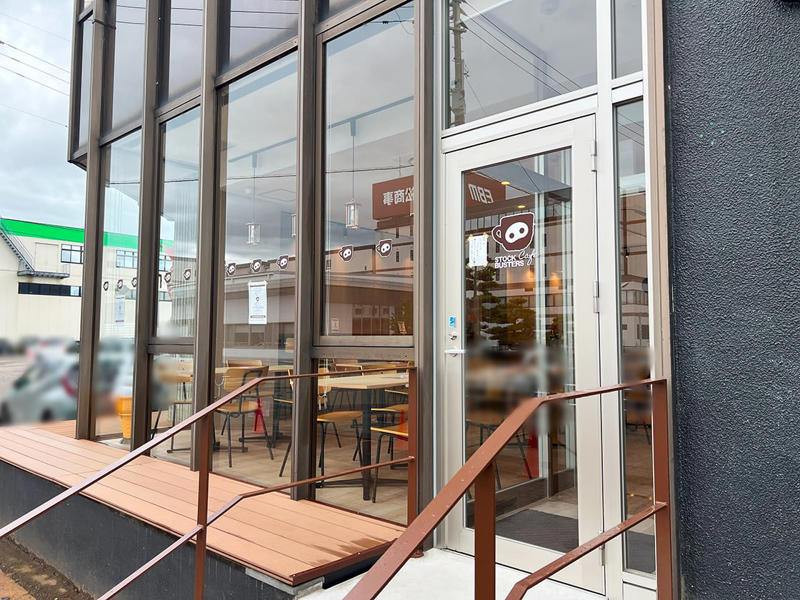 『ストックバスターズカフェ』とは, 【シンプルイズベスト】「タマゴサラダ」と「あんバター」, 【ボリューム満点】「フィッシュフライ」と「焼きそば」, 【食後にソフトクリーム】「バニラ｣と「雪室コーヒー」, メニュー(2025年7月25日時点)