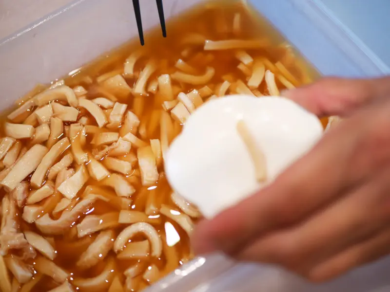 分厚い切り身で“魚を食べる”贅沢体験, 漁師×料理人、本物を知る店主のこだわり, 小鉢に広がる、もう一つの魚の世界, 今日だけの“海の定食”を味わいに