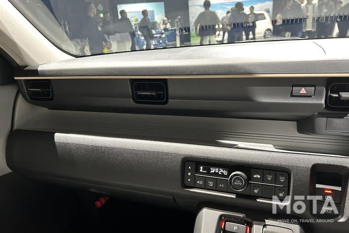 ホンダの軽EV「新型N-ONE e:」とは？, 新型N-ONE e:のレビュー, 【外観評価】運転のしやすさに配慮したデザインが高評価, 【内装評価】機能美あふれる水平基調デザインが◎！ シフトは賛否あり, 【居住性レビュー】運転席は快適そのもの！ しかしファミリーユースには不向きか, 【走行性能レビュー】専門家も驚愕！ モーターが生む異次元の加速と安定性, 【ライバル比較】日産「サクラ」との決定的な違いとは？, 新型N-ONE e:の良い点、気になる点, 新型N-ONE e:をおすすめできる人, N-ONE e:をおすすめできる人