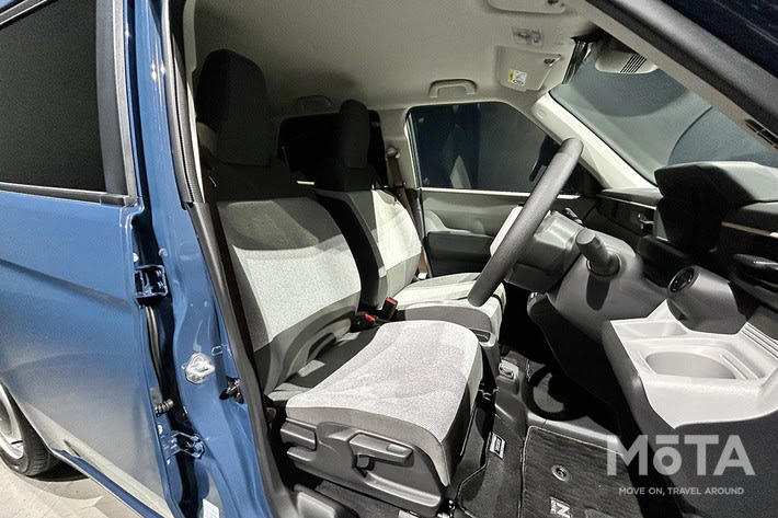 ホンダの軽EV「新型N-ONE e:」とは？, 新型N-ONE e:のレビュー, 【外観評価】運転のしやすさに配慮したデザインが高評価, 【内装評価】機能美あふれる水平基調デザインが◎！ シフトは賛否あり, 【居住性レビュー】運転席は快適そのもの！ しかしファミリーユースには不向きか, 【走行性能レビュー】専門家も驚愕！ モーターが生む異次元の加速と安定性, 【ライバル比較】日産「サクラ」との決定的な違いとは？, 新型N-ONE e:の良い点、気になる点, 新型N-ONE e:をおすすめできる人, N-ONE e:をおすすめできる人