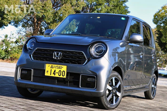 ホンダの軽EV「新型N-ONE e:」とは？, 新型N-ONE e:のレビュー, 【外観評価】運転のしやすさに配慮したデザインが高評価, 【内装評価】機能美あふれる水平基調デザインが◎！ シフトは賛否あり, 【居住性レビュー】運転席は快適そのもの！ しかしファミリーユースには不向きか, 【走行性能レビュー】専門家も驚愕！ モーターが生む異次元の加速と安定性, 【ライバル比較】日産「サクラ」との決定的な違いとは？, 新型N-ONE e:の良い点、気になる点, 新型N-ONE e:をおすすめできる人, N-ONE e:をおすすめできる人