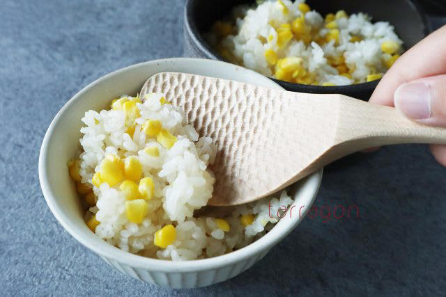 今日の主役は「とうもろこし」, 味つけは白だしとバターで決まり！「コーンバターの炊き込みご飯」, 材料&amp;分量（調理時間：10分、4人分（炊き込む時間含めず））, タラゴンの挿し木（お料理ブログ）※毎日更新中！, インスタグラム（おいしい日常を日々更新♪）