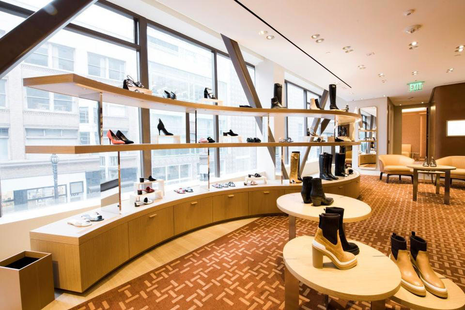 その1：多くの顧客は、エルメスの店舗に飛び込みで入って高価なアイテムを購入できると考えている, その2：無礼なふるまいや無頓着な態度は禁物。常に大人の態度を貫こう, その3：担当販売員に、過度なプレッシャーをかけるのは禁物, その4：非現実的な期待を抱く顧客は多い, その5：販売員や店舗を天秤にかける行為は厳禁