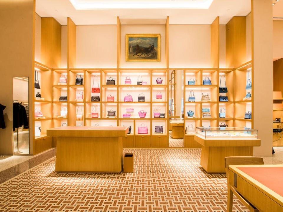 その1：多くの顧客は、エルメスの店舗に飛び込みで入って高価なアイテムを購入できると考えている, その2：無礼なふるまいや無頓着な態度は禁物。常に大人の態度を貫こう, その3：担当販売員に、過度なプレッシャーをかけるのは禁物, その4：非現実的な期待を抱く顧客は多い, その5：販売員や店舗を天秤にかける行為は厳禁