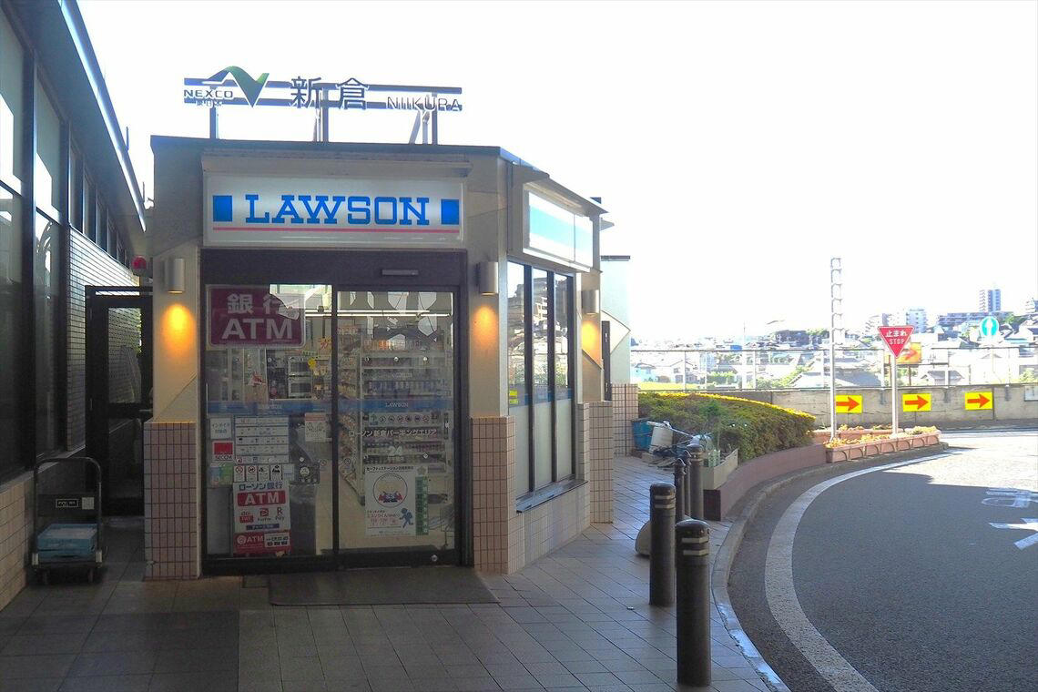 NEXCO東日だけでセコマを含め56カ所, SA/PA内店舗は街のコンビニと何が違うか？, 外環道「新倉PA」のローソンが狭いワケ, 夏限定の「ひんやり」メニューを楽しみつつ