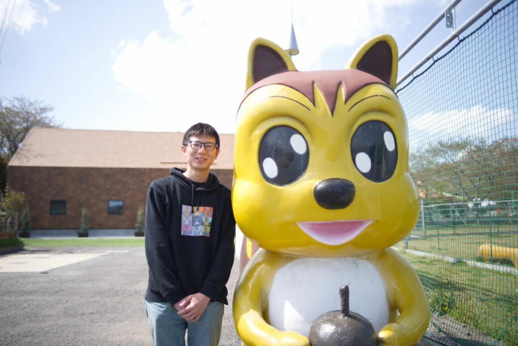 老舗遊園地が歩んだカオスへの道, 実は「二度死んだ」メルヘン村, キャラクターの力で起死回生, 何気ない一枚の写真がきっかけで……, 哀愁と笑いのコンボ, カオスに振り切ったSNS運営, トイレ事情もエンタメに昇華, 怖くてカオスが、優しく迎えてくれる