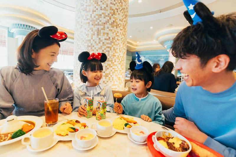 東京ディズニーランドのディズニー・ハロウィーン, 東京ディズニーシーのディズニー・ハロウィーン, 【新イベント】東京ディズニーシーの「ラソス・デ・ラ・ファミリア」, 両パーク共通の楽しみ方（グッズ・メニュー・花火）, スペシャルメニューが登場, ナイトハイ・ハロウィーンを公演, 「ディズニー仮装」を楽しむための基本ルール, ホテルやディズニーリゾートライン、イクスピアリ情報も, 宿泊は「東京ディズニーリゾート・バケーションパッケージ」