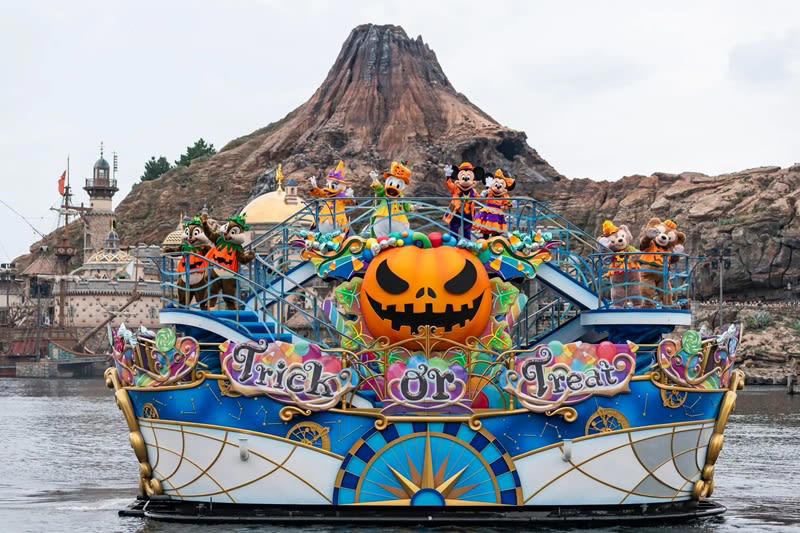 東京ディズニーランドのディズニー・ハロウィーン, 東京ディズニーシーのディズニー・ハロウィーン, 【新イベント】東京ディズニーシーの「ラソス・デ・ラ・ファミリア」, 両パーク共通の楽しみ方（グッズ・メニュー・花火）, スペシャルメニューが登場, ナイトハイ・ハロウィーンを公演, 「ディズニー仮装」を楽しむための基本ルール, ホテルやディズニーリゾートライン、イクスピアリ情報も, 宿泊は「東京ディズニーリゾート・バケーションパッケージ」