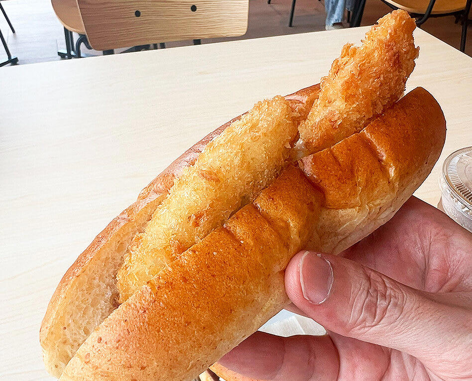 『ストックバスターズカフェ』とは, 【シンプルイズベスト】「タマゴサラダ」と「あんバター」, 【ボリューム満点】「フィッシュフライ」と「焼きそば」, 【食後にソフトクリーム】「バニラ｣と「雪室コーヒー」, メニュー(2025年7月25日時点)