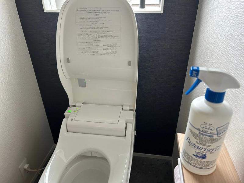 NG1．メラミンスポンジでこすり洗い, NG2.アルコールで便座を拭く, NG3.床や壁をトイレットペーパーでなんとなく拭く, 適切な掃除で快適な空間に