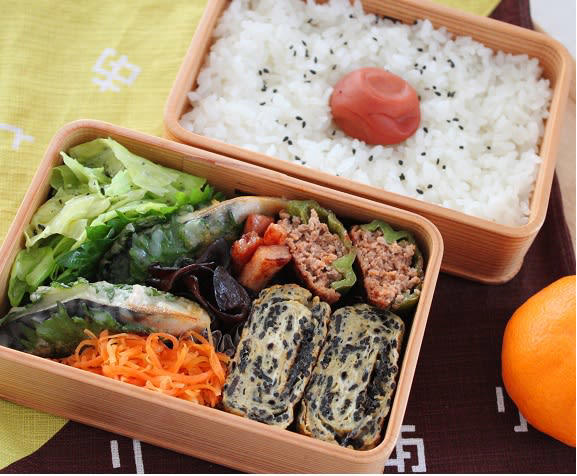 簡単ラク弁当！「塩サバのレモン醤油」「レンジ卵ピーマン」2品弁当, 1品目 塩サバのレモン醤油, 2品目 レンジピーマン卵, 2品弁当の詰め方プロセス, 「心が楽になる2品弁当」のルール