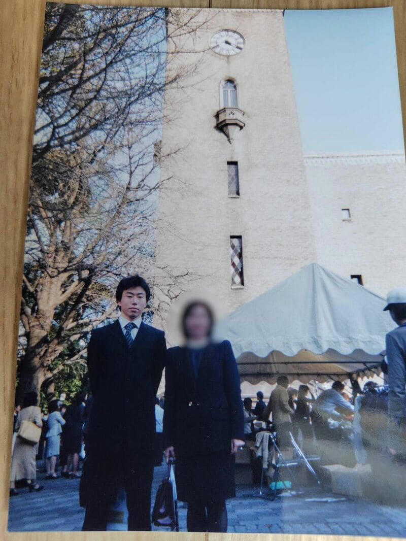 「一度は早稲田に進学」も医学部を諦めきれず再受験, 自分ならもっと上にいけるという思い込みがあった, “8～10時間勉強”も模試の判定はEばかり, 点数開示で知った現実, 多くの人のサポートで医学部に合格, 医師としての現在