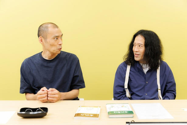 タイトルや書き出しを選ぶか最後の一文を選ぶかには創作のスタイルが影響, いつもの自分と違う部分を使って書き上げる時に喜びを感じる, こんな楽しいことを仕事にできている僕らは幸せ, くだらない本も素晴らしい本も混ざっているから本はいい