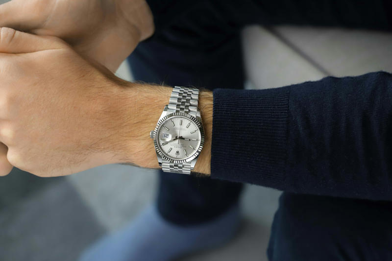 1. Seiko 5 SNK809, 2. Orient Bambino, 3. Timex Marlin, 4. Citizen’s Eco-Drive BM8180-03E, 5. Casio Edifice EFV-100, 6. Invicta Pro Diver 8926OB, 7. Bulova Classic 96B104, 8. Tissot Everytime, 9. MVMT Classic Line, 10. Vostok Amphibia, 11. Daniel Wellington Classic Sheffield, 12. Swatch Skin Irony, 13. Hamilton’s Khaki Field Quartz, 14. Lorus by Seiko, 15. Skagen Ancher